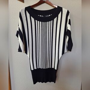 Guess Womens Short sleeve dolman sweater. Black/white. Size XS